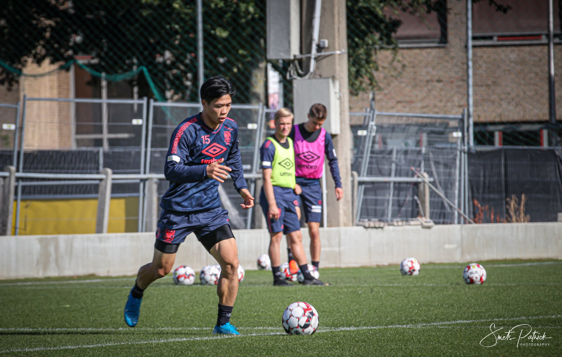 Sint Truidense đại thắng trong ng&agrave;y vắng mặt C&ocirc;ng Phượng