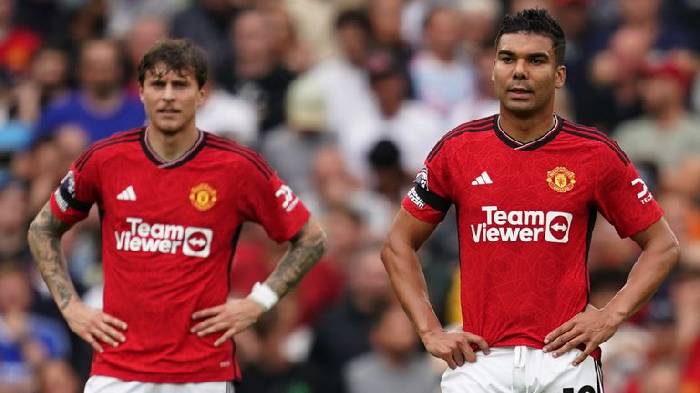 Ph&ograve;ng thay đồ Man United 'dậy s&oacute;ng' v&igrave; một người đ&atilde; ra đi