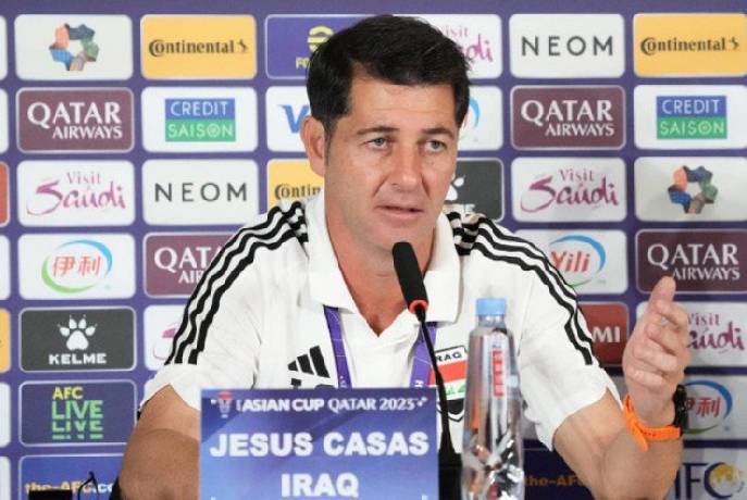 HLV Iraq: &ldquo;Ch&uacute;ng t&ocirc;i kh&ocirc;ng bu&ocirc;ng xu&ocirc;i, muốn thắng đội tuyển Việt Nam&rdquo;