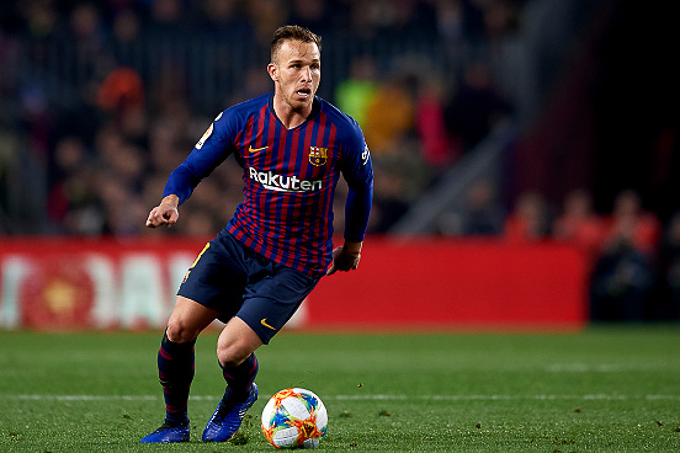 Barca đ&oacute;n tin vui từ trụ cột tuyến giữa trước Si&ecirc;u kinh điển