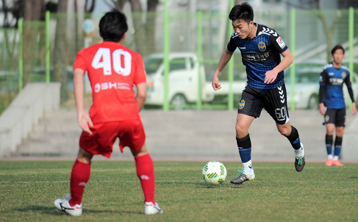 X&aacute;c nhận Xu&acirc;n Trường đ&aacute; ch&iacute;nh ở trận Si&ecirc;u kinh điển Th&aacute;i Lan