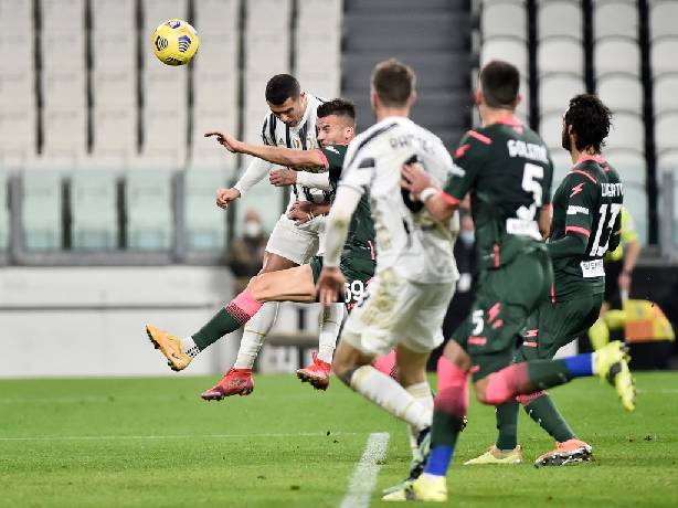 Ronaldo lập th&agrave;nh t&iacute;ch hiếm c&oacute; trong lịch sử b&oacute;ng đ&aacute; ch&acirc;u &Acirc;u