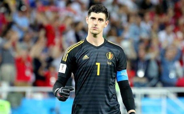 'Kiến tạo' cho đối thủ ghi b&agrave;n, Courtois vẫn n&oacute;i cứng