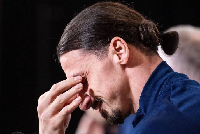 Ibrahimovic kh&oacute;c trong ng&agrave;y trở lại ĐT Thụy Điển