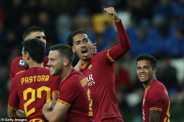 Roma kh&oacute; giữ ch&acirc;n Smalling, Mkhitaryan đồng &yacute; ở lại