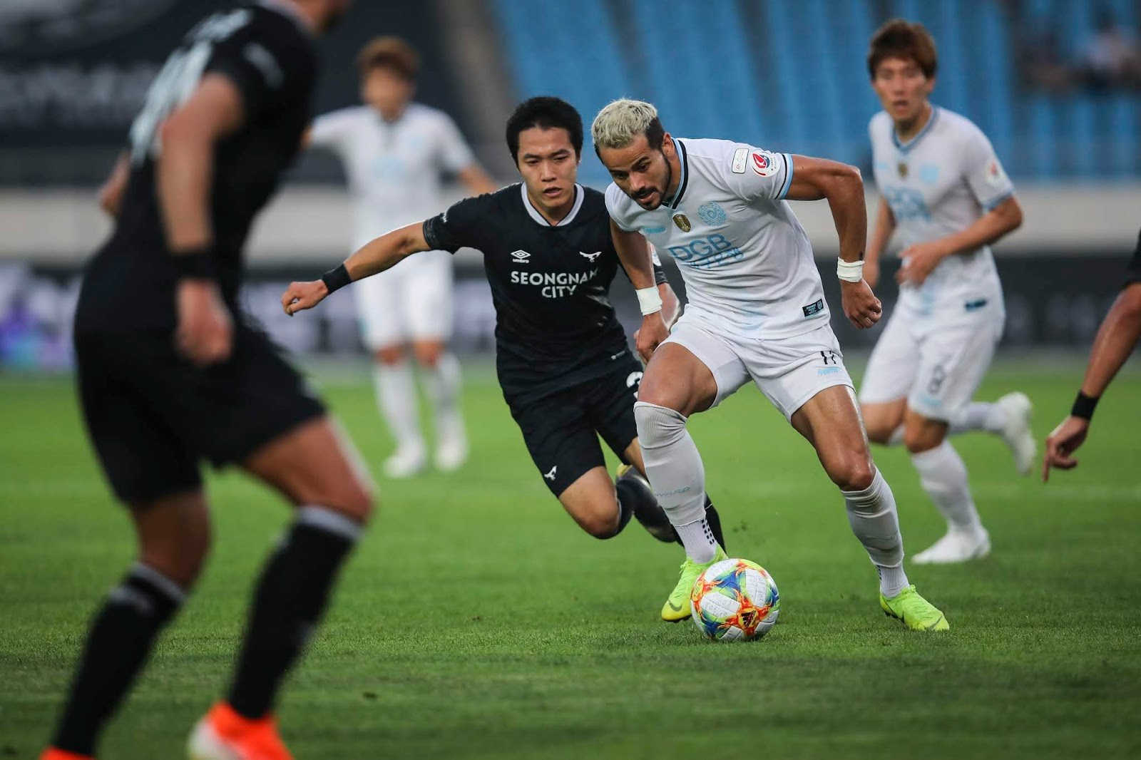 Trực tiếp b&oacute;ng đ&aacute; Gangwon vs Seongnam Ilhwa Chunma, 14h30 ng&agrave;y 23/5
