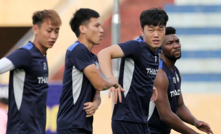 Xu&acirc;n Trường tiếp sức cho đồng đội trước đại chiến với Nam Định