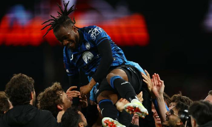 Lập hat-trick v&agrave;o lưới Leverkusen, Ademola Lookman đi v&agrave;o lịch sử