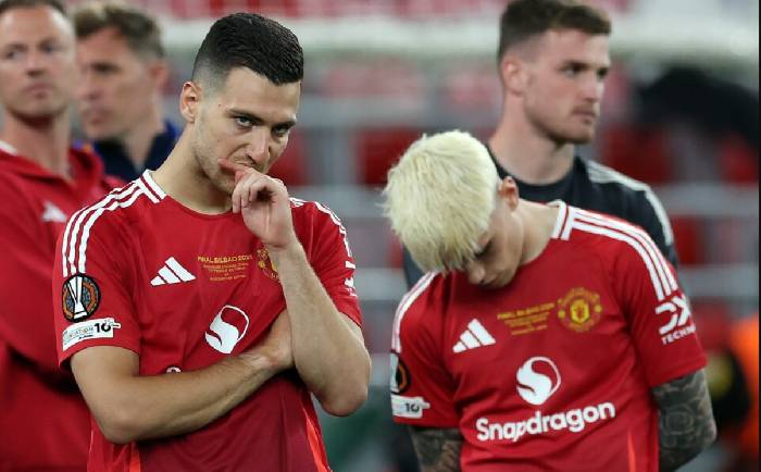 MU rao b&aacute;n to&agrave;n bộ đội h&igrave;nh sau thất bại ở chung kết c&uacute;p C2