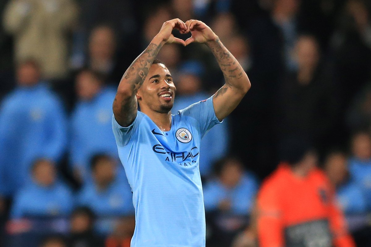 Gabriel Jesus nhận số &aacute;o mới tại Man City