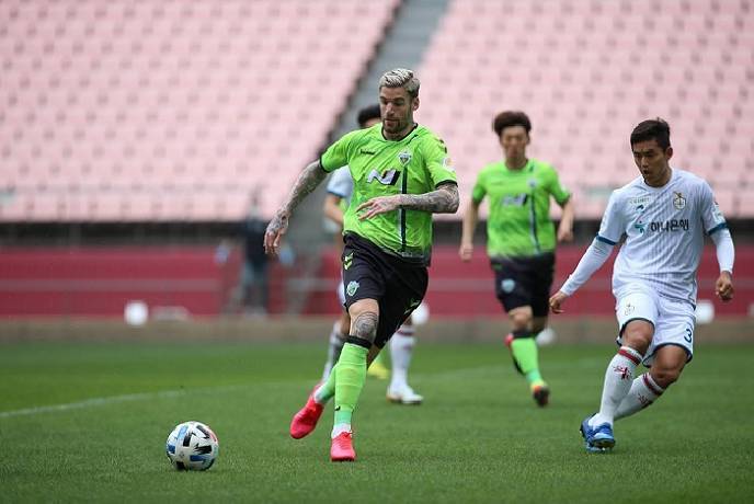 Ph&acirc;n t&iacute;ch k&egrave;o hiệp 1 Jeonbuk Hyundai vs Chiangrai, 23h ng&agrave;y 25/6