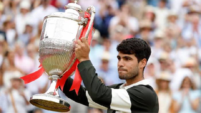 Alcaraz lần thứ hai v&ocirc; địch Queen&rsquo;s Club, chạy đ&agrave; ho&agrave;n hảo cho Wimbledon