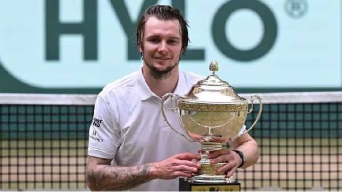 Bublik ph&aacute; dớp thua trước Medvedev, v&ocirc; địch Halle Open 2025