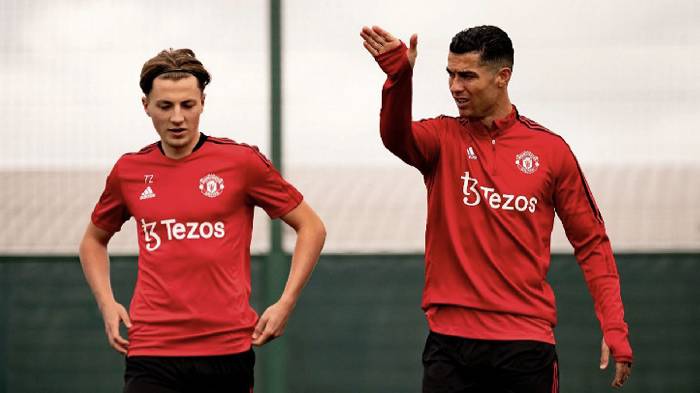 Man United ch&iacute;nh thức chia tay ngọc qu&yacute;, c&oacute; điều khoản mua lại