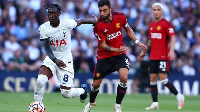 Li&ecirc;n tục bị phớt lờ, đối t&aacute;c ra 'tối hậu thư' cho Man United