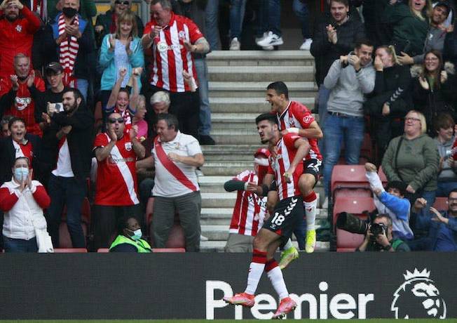 Đội h&igrave;nh ra s&acirc;n ch&iacute;nh thức Southampton vs Burnley, 21h ng&agrave;y 23/10