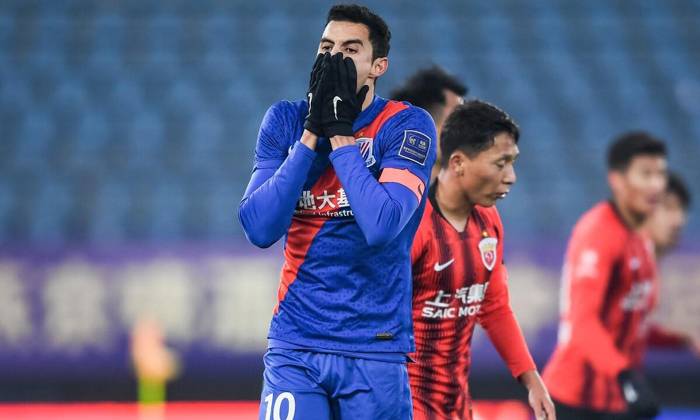 Soi k&egrave;o phạt g&oacute;c Qingdao vs Shanghai Shenhua, 14h30 ng&agrave;y 25/12