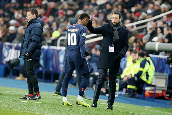 Neymar c&oacute; thể lỡ trận gặp Man United v&igrave; chấn thương