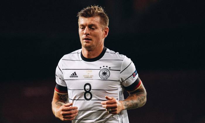 Toni Kroos mang hung tin cho Real Madrid