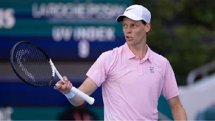 Sinner ph&aacute; kỷ lục của Djokovic, gi&agrave;nh v&eacute; v&agrave;o v&ograve;ng 4 Miami Open 2026