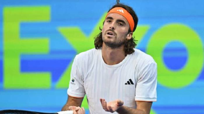 Tsitsipas qu&aacute;t th&aacute;o trọng t&agrave;i sau thất bại tủi hổ trước Arthur Fils