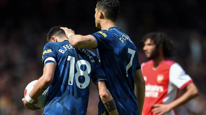 Rangnick: 'Ronaldo đ&atilde; chủ động nhường Bruno đ&aacute; phạt đền'