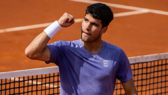 Alcaraz r&uacute;t khỏi Madrid Open 2025, lỡ hẹn với Djokovic