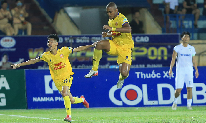 &lsquo;Nam Định c&oacute; thể thắng HAGL 4-0 thay v&igrave; 2-0&rsquo;