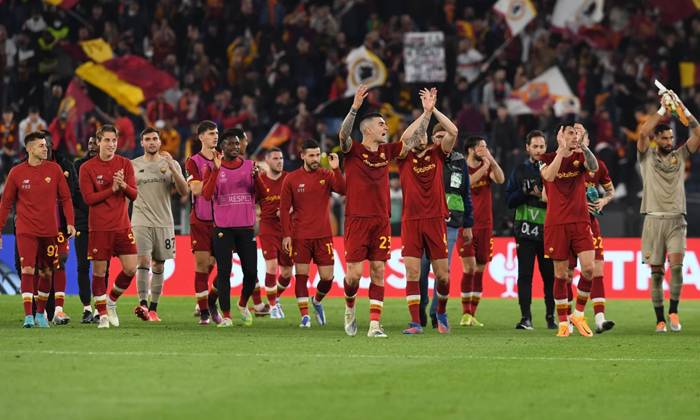 Soi k&egrave;o phạt g&oacute;c Roma vs Feyenoord, 2h ng&agrave;y 26/5