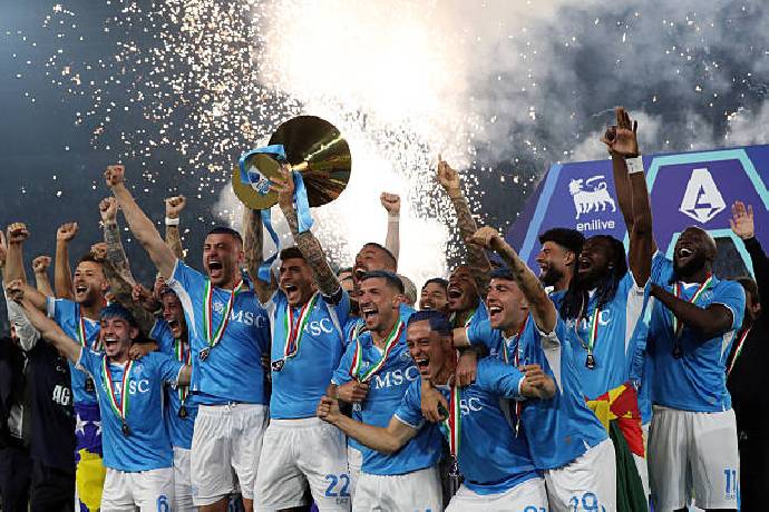 McTominay v&agrave; Lukaku tỏa s&aacute;ng gi&uacute;p Napoli v&ocirc; địch Serie A