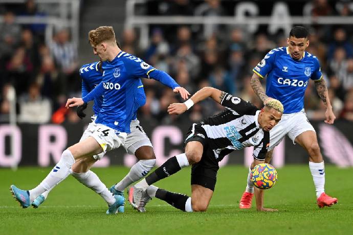 Soi k&egrave;o phạt g&oacute;c Newcastle vs Everton, 22h00 ng&agrave;y 25/05