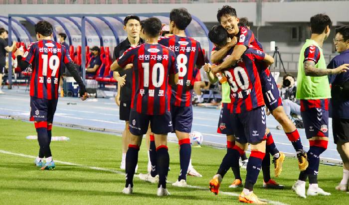Soi k&egrave;o phạt g&oacute;c Suwon vs Suwon Bluewings, 17h ng&agrave;y 25/6