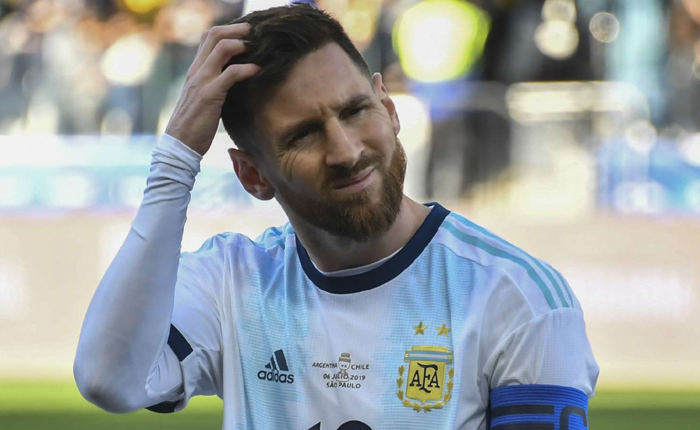 V&igrave; sao Lionel Messi được CONMEBOL 'giơ cao đ&aacute;nh khẽ'?