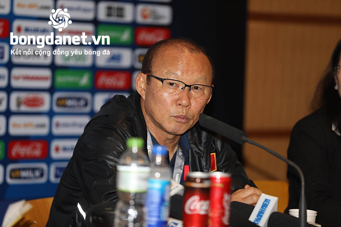 Th&aacute;i Lan vs Việt Nam: Thầy Park quyết định việc đổi lịch V.League