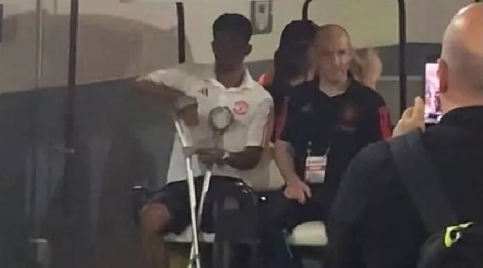 R&otilde; t&igrave;nh h&igrave;nh sao M.U phải chống nạng sau trận gặp Arsenal