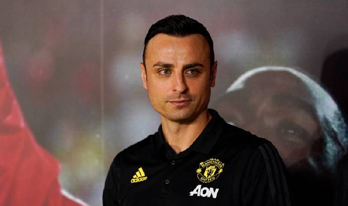 Berbatov: 'Chỉ cậu ấy mới c&oacute; thể đ&aacute;nh thức con quỷ của M.U'