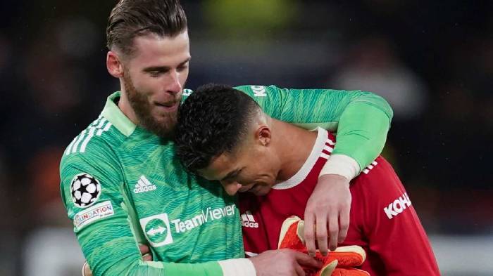 Bỏ ngo&agrave;i tai lời khuy&ecirc;n của Ronaldo, De Gea 'trả gi&aacute;' cực đắt