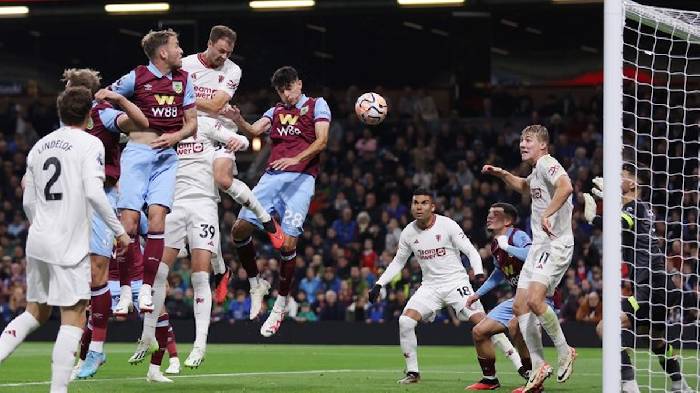 Fan M.U: 'VAR t&iacute;nh b&agrave;n cho City, c&ograve;n M.U ở pha tương tự c&oacute; c&aacute;i nịt'