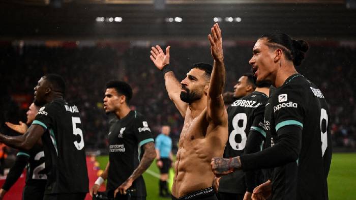 Salah lập c&uacute; đ&uacute;p, Liverpool bỏ xa Man City với c&aacute;ch biệt 8 điểm