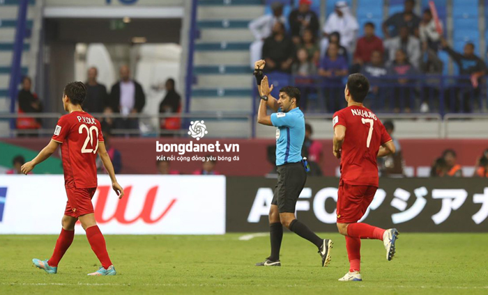 C&ocirc;ng nghệ VAR đ&atilde; đ&aacute;nh cắp giấc mơ &lsquo;h&oacute;a rồng&rsquo; của ĐT Việt Nam