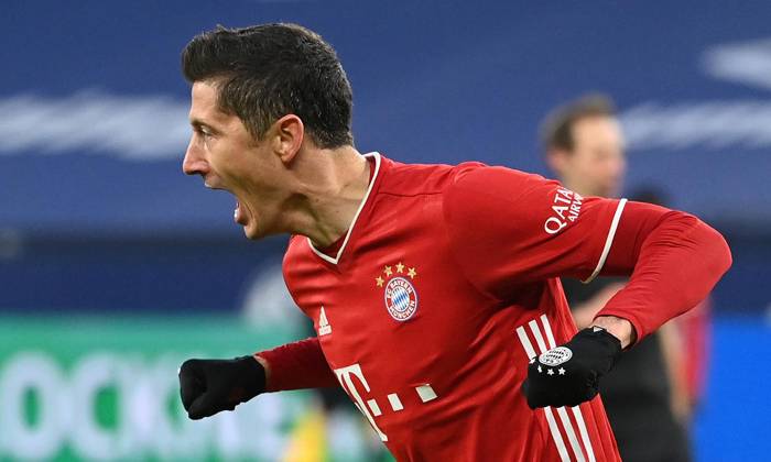 Robert Lewandowski s&aacute;nh ngang Ronaldo, Messi v&agrave; Ibra về ghi b&agrave;n