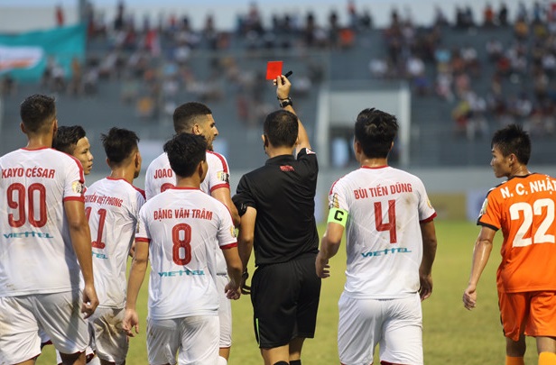 B&ugrave;i Tiến Dũng thừa nhận sự thật phũ ph&agrave;ng sau thất bại của Viettel