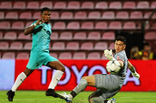 Đặng Văn L&acirc;m ph&aacute;t biểu bất ngờ sau thất bại của Muangthong