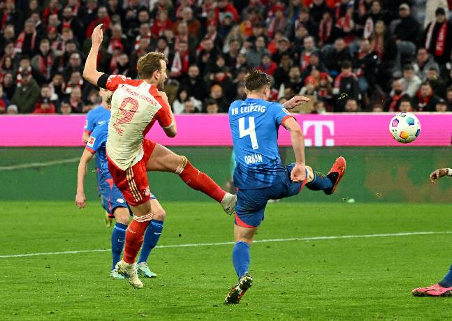 Kane 'cứu' HLV Tuchel, ghi b&agrave;n ph&uacute;t b&ugrave; giờ gi&uacute;p Bayern Munich hạ Leipzig