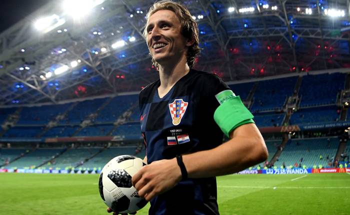 Luka Modric trở th&agrave;nh cầu thủ kho&aacute;c &aacute;o ĐT Croatia nhiều nhất