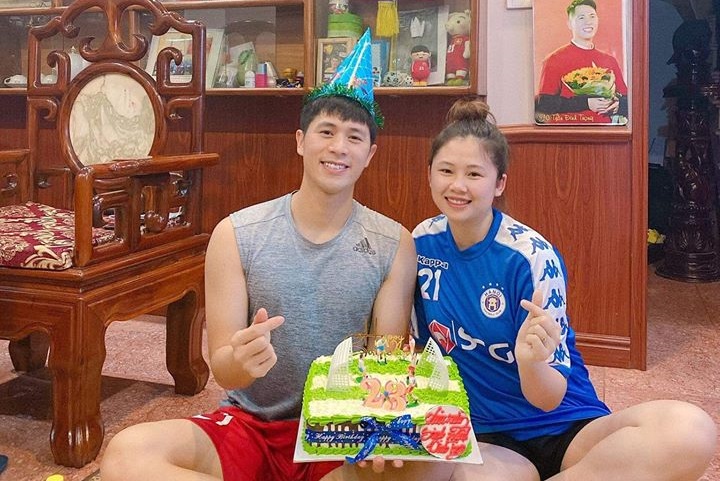 Đ&igrave;nh Trọng đốn tim fan trong sinh nhật b&ecirc;n bạn g&aacute;i l&acirc;u năm