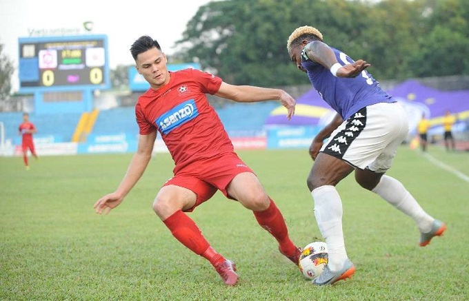 Trung vệ Adriano Schmidt nguy cơ lỡ hẹn King's Cup 2019