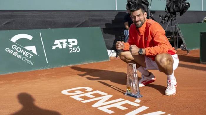 Djokovic ngược d&ograve;ng hạ Hurkacz, v&ocirc; địch Geneva Open để chạm mốc 100 danh hiệu