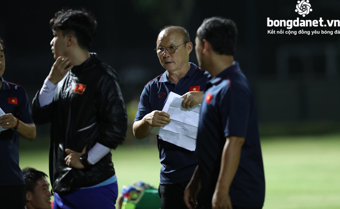 VFF v&agrave; VPF chung tay gi&uacute;p thầy Park đấu Th&aacute;i Lan