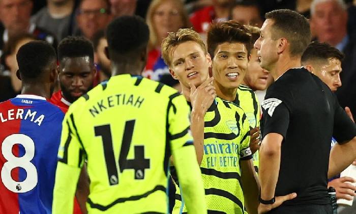 Here we go! Arsenal ch&iacute;nh thức chia tay 'Robertson đệ nhị'